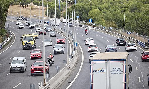 Madrid, Cataluña y Andalucía concentran casi el 40% de los coches en circulación de toda España.