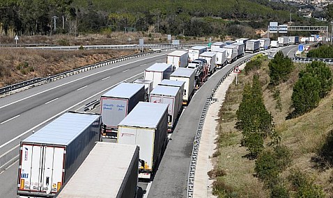 Los sindicatos hacen un llamamiento a los autónomos para secundar la huelga de transportistas.