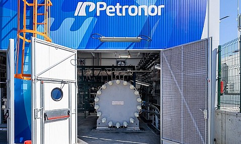 Petronor (Repsol) mantiene paralizado el proyecto de un electrolizador de 100 MW en Vizcaya.