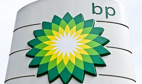 BP gana un 84% menos hasta septiembre, pero mantiene las recompras de acciones.