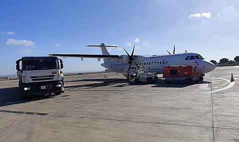 Moeve y Air Nostrum, pioneros en el uso de combustible sostenible (SAF) en el aeropuerto de Melilla