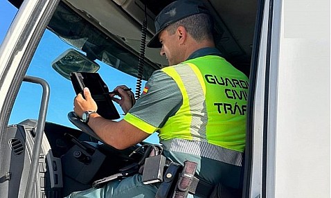 Los transportistas deberán llevar a bordo de sus vehículos los registros del tacógrafo de los últimos 56 días.