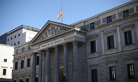 El BOE publica la derogación de los decretos que contienen la subida de pensiones y el gravamen energético.