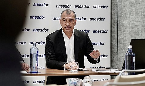 Anesdor rechaza limitar motos de combustión y el Govern lo desvincula del plan de Illa.