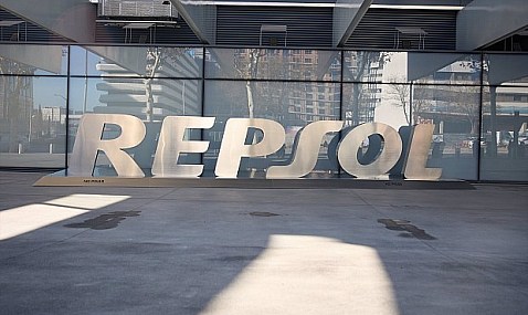 Repsol compra el 40% de la filipina Unioil para reforzar su presencia en Asia en el mercado de lubricantes.