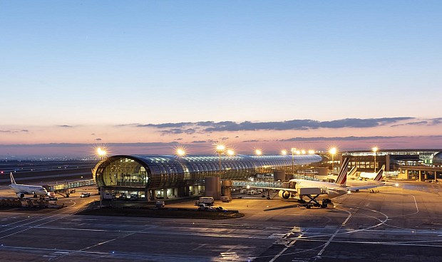 Exolum ha iniciado este miércoles la operación del almacenamiento de combustibles y la red de distribución en el Aeropuerto París-Charles de Gaulle, el primer aeropuerto de la Unión Europea y donde invertirá más de 200 millones de euros, informó la compañía.