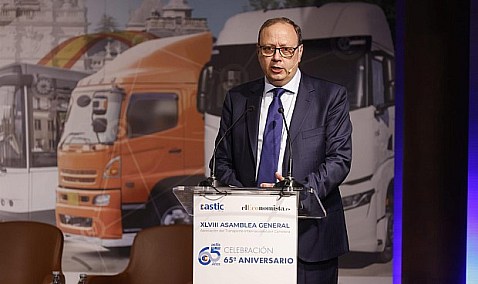 El transporte por carretera advierte de una "tormenta" regulatoria y la reducción de la jornada laboral