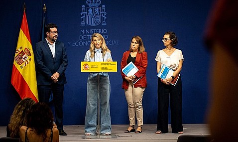 Trabajo envía 112.620 cartas a empresas por el Plan Estival y avisa de multas de hasta 980.000 euros