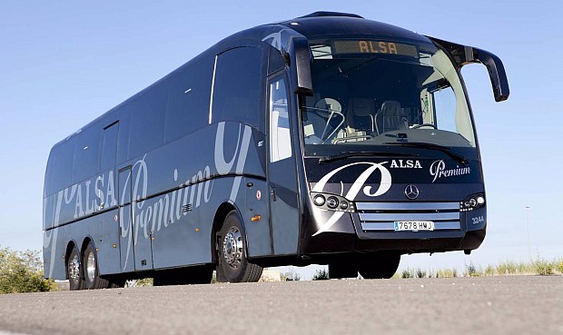El informe, encargado por la Fundación Corell, el Centro de Investigación del Transporte (Transyt) y el Grupo Alsa, destaca que el Impuesto Especial sobre Hidrocarburos (IEH) es el tributo con mayor recaudación en el sector de la carretera.