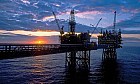 El petróleo borra las subidas del día y cotiza a la baja a la espera de la respuesta de Irán