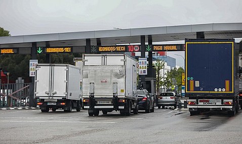Transportes lanza una herramienta para estimar el coste del transporte de mercancías y viajeros por carretera