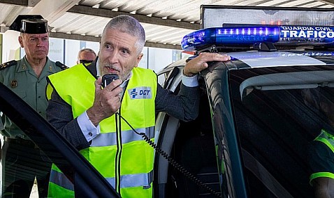Grande-Marlaska presenta el dispositivo de Tráfico para un verano en el que se superarán los cien millones de desplazamientos por carretera