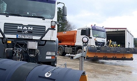 Los transportistas rechazan la propuesta de las grandes constructoras de imponer peajes a los camiones.