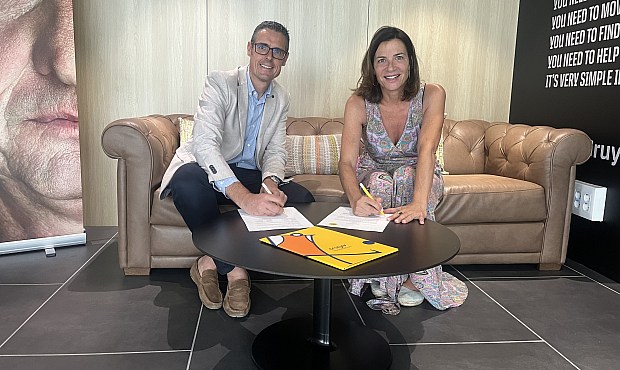 La empresa de lavado de vehículos Elefante Azul, perteneciente al holding Grupo Moure, apoyará la labor de la Fundación Cruyff con servicios de mantenimiento sostenible para su flota institucional.