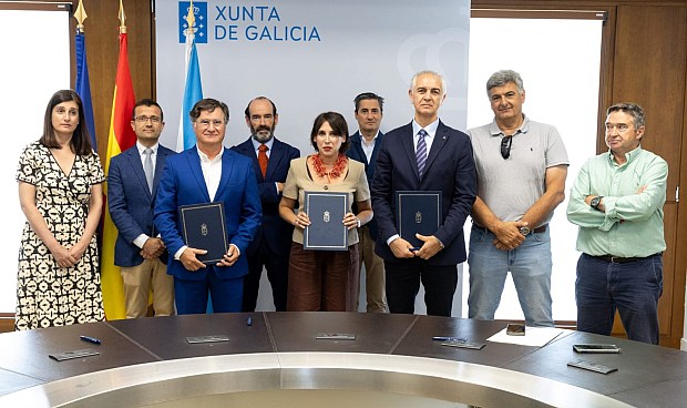 La entidad financiera se convierte en la primera en adherirse a esta iniciativa pionera en España, enmarcada dentro de las políticas de la Xunta para frenar la despoblación.