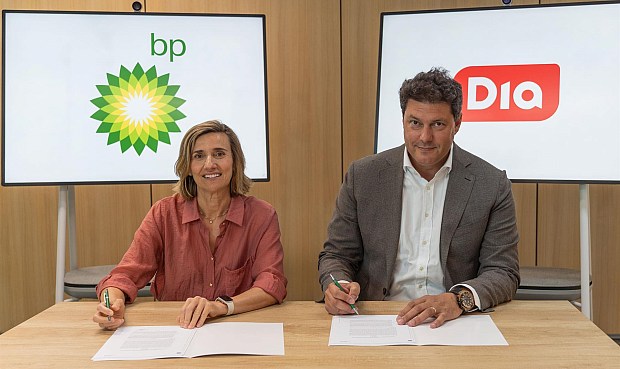 Las estaciones de servicio de BP acogerán tiendas Dia a partir de septiembre tras el acuerdo alcanzado entre ambas compañías, que contempla además la puesta en marcha de una oferta cruzada de fidelización con descuentos en compras y carburantes.