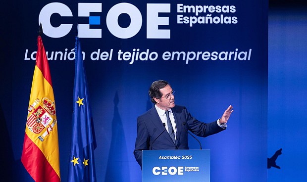Garamendi ha indicado que esta "política partidista" del Ministerio de Trabajo ha puesto al país "en el punto de mira de los inversores" por la incertidumbre que está generando una norma que "incluso" el Consejo Económico y Social (CES) ha indicado que no va aparejado de una memora de impacto económico "rigurosa".