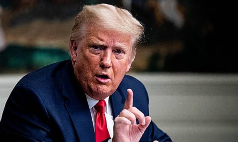 Trump dice que la bajada del petróleo pararía la guerra de Putin porque la economía rusa "apesta"