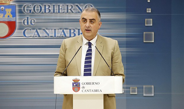 Así lo ha anunciado este jueves, a preguntas de los medios de comunicación en Lamasón, el consejero de Medio Ambiente, Roberto Media (PP), ante la "preocupación" de los vecinos por la tramitación administrativa de esta planta de biogás proyectada en la zona de La Tejera.