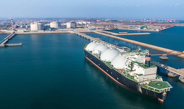La petrolera emiratí Abu Dhabi National Oil Corporation (Adnoc) se ha adjudicado un contrato a 15 años para proveer de gas natural licuado (GNL) a la Indian Oil Corporation, lo que convertirá a esta en el mayor comprador de GNL de Adnoc para el año 2029.