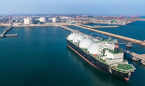 La emiratí Adnoc se adjudica un contrato a 15 años para proveer de gas natural licuado a Indian Oil Co