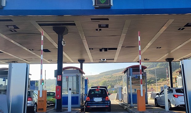 El secretario de Estado de Transportes y Movilidad Sostenible, José Antonio Santano, ha advertido este lunes de la complejidad económica y jurídica que implicaría un posible rescate de las autopistas AP-9, en Galicia, y AP-66, que une Asturias o León.