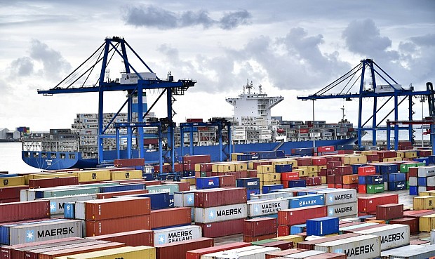 Se aprecia una caída de las exportaciones españolas de combustibles a EE.UU entre enero y julio, -52,1%, y a China, -30,1%. También en el caso de vehículos automóviles (EE.UU., -18,6%; China, -36,6%).