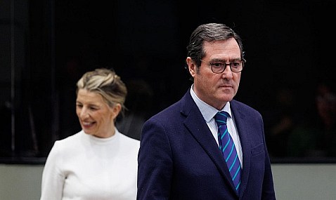 Garamendi (CEOE) reprocha a Díaz sus "insultos" y que "se invente" normas cuando el Congreso le da la espalda