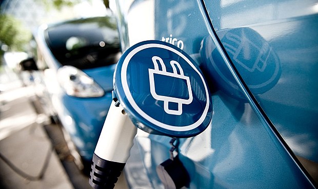 La mitad de los conductores con intenciónde comprar un vehículo (51,5%) aseguro que ahora no se compraría un coche eléctrico, mientras que solo el 12,2% estaría dispuesto a dar el paso.