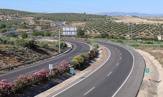 La ley de Carreteras introdujo un importante cambio al priorizar la optimización del servicio que presta la red de carreteras del Estado con el objetivo de maximizar la seguridad viaria.