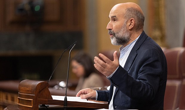 El diputado del BNG Néstor Rego ha instado a los grupos a apoyar la admisión de la proposición de ley, que ha presentado como una "segunda oportunidad" para trabajar en las garantías reales de los trabajadores y el derecho a la desconexión.
