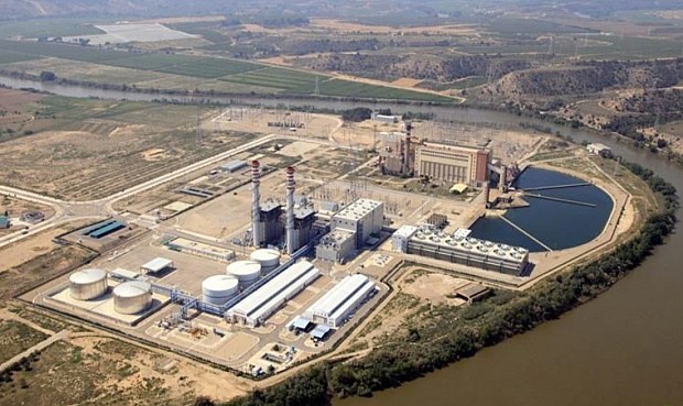 La central de ciclo combinado propiedad de Repsol situada en la localidad zaragozana de Escatrón, de 818 MW, se hibridará con quince parqueseólicos, por un total de 805 MW, adquiridos a Forestalia, que seguirá siendo su desarrollador hasta su puesta en marcha.