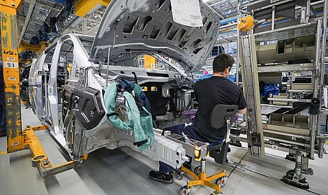 La CCP pide un plan al Gobierno para garantizar una transición "realista" al vehículo eléctrico