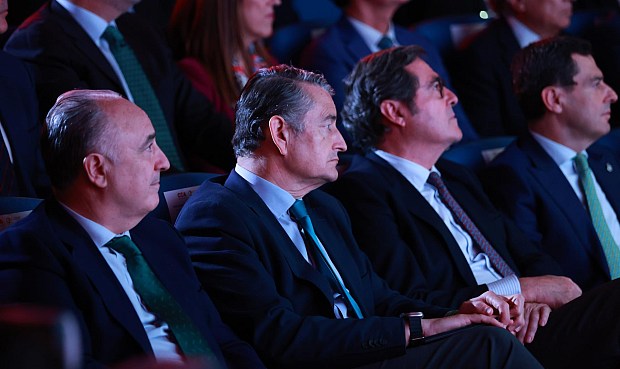 Ha lamentado este martes que el Gobierno "tome medidas sin valorar" el coste que estas tienen especialmente en el ámbito empresarial, y ha subrayado que la patronal quiere "subir los salarios" pero el Ejecutivo de Pedro Sánchez "sigue subiendo" los costes laborales.