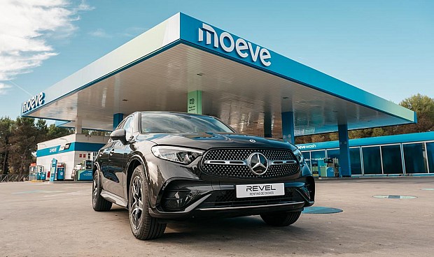 La alianza permitirá a los clientes de la compañía de renting acceder a servicios que ofrece la energética en sus estaciones de servicio