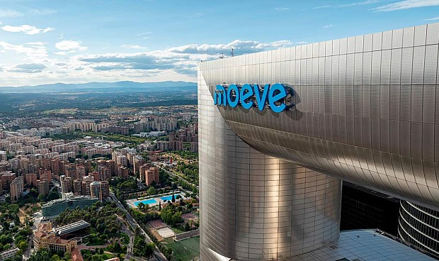 El beneficio neto ajustado, que mide específicamente el desempeño de los negocios, fue de 472 millones de euros en el periodo de enero a septiembre, prácticamente en línea con los 477 millones de euros de hace un año, informó la compañía.