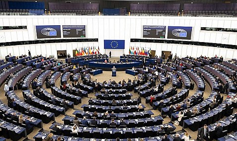 La Eurocámara respalda reducir 90% de emisiones para 2040 pero plantea flexibilidad y revisión del esfuerzo