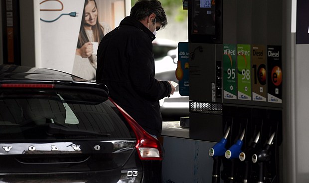 Por su parte, la inflación subyacente (sin alimentos no elaborados ni productos energéticos) se situó en octubre en el 2,5%, una décima por encima del dato de septiembre. Esta estimación coincide con la avanzada por el INE a finales del mes pasado.