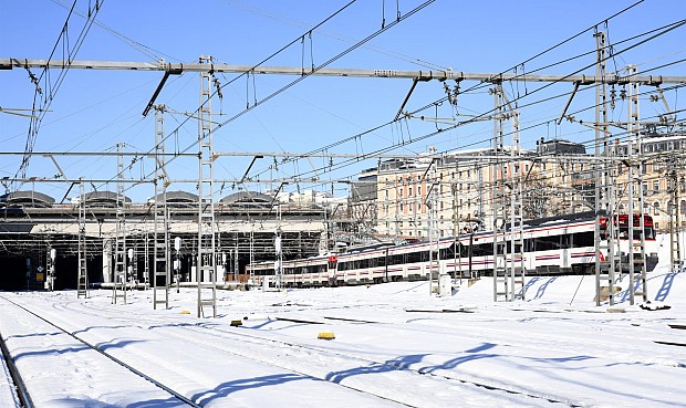 El plan tiene 19 puntos de suministro de combustible para locomotoras diésel distribuidos por toda la red, y establece una relación con 309 estaciones de viajeros y 38 terminales de mercancías que son consideradas prioritarias en caso de nevadas para la limpieza de agujas, andenes y accesos.