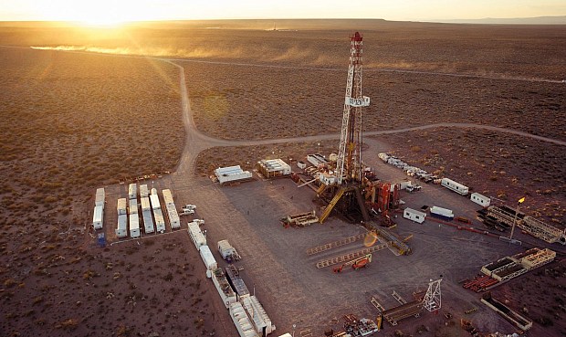 La petrolera estatal argentina YPF alcanzó los 200.000 barriles diarios de producción de crudo no convencional en Vaca Muerta, lo que supone alcanzar "un nuevo hito" en este yacimiento de hidrocarburos.