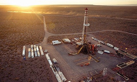 La argentina YPF consigue un récord al superar los 200.000 barriles de crudo no convencional en Vaca Muerta