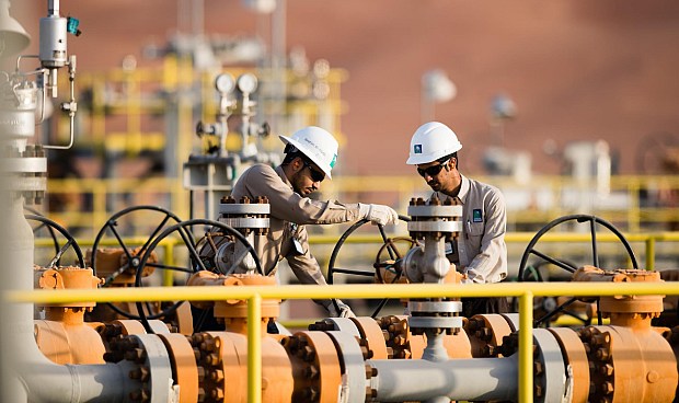 Saudi Aramco, la mayor petrolera del mundo, está estudiando la venta de activos valorados en más de 8.676 millones de euros, lo que sería una de las principales desinversiones acometidas.