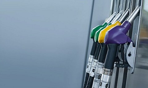 En octubre aumenta el consumo de combustibles de automoción, +9,5% las gasolinas y +4,9% el gasóleo.