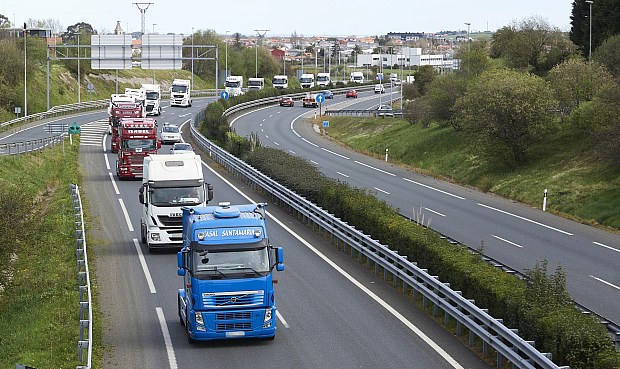 En el ámbito de las mercancías (camiones), la Confederación Española de Transporte de Mercancías (CETM) ha vuelto a imponerse al resto de organizaciones, al sumar el 54,3% de la representatividad del sector en el transporte público nacional.