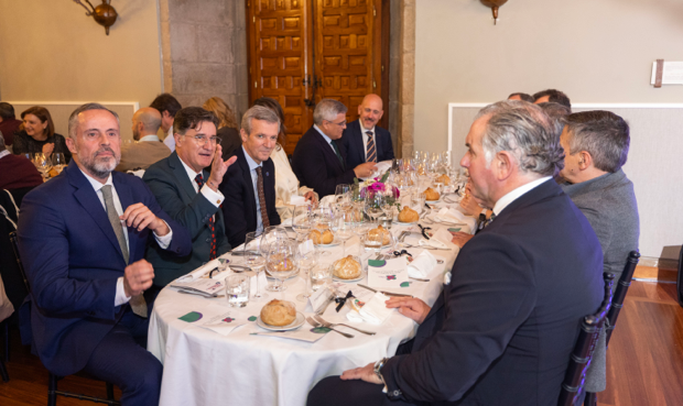 Santiago de Compostela acogió un año más la tradicional Fiesta de Santa Bárbara, organizada por la Federación Gallega de Estaciones de Servicio (FEGAES), que congregó a una amplia representación del sector en una jornada que destacó por su alta participación, su emotividad y su valor institucional.