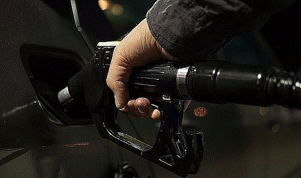 La subida mensual de los precios en noviembre fue resultado, entre otros, del incremento en el transporte en un 0,5% por el aumento de los precios de los carburantes y lubricantes para veh&iacute;culos personales.
