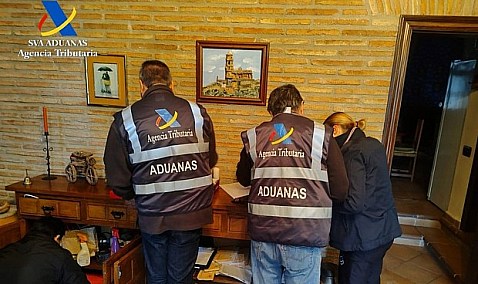 La Agencia Tributaria desmantela una 'macrotrama' de fraude de más de 300 millones en el IVA de hidrocarburos