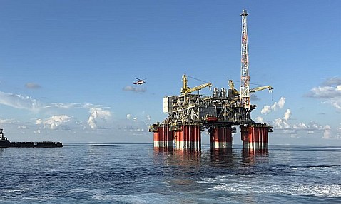 El barril de petróleo Brent baja de 60 dólares por primera vez en casi un mes tras el ataque a Venezuela