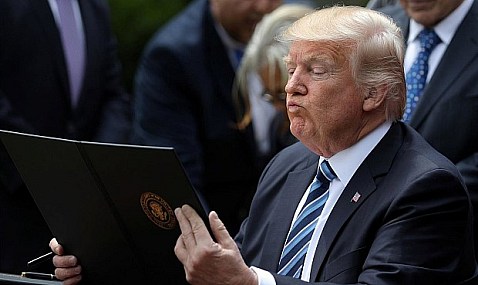 El barril de Brent cotiza a más de 63 dólares tras pedir Trump a las petroleras que inviertan en Venezuela