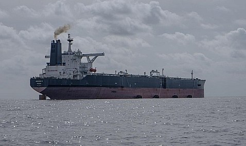 La UE reducirá a 44,10 dólares el tope al precio del crudo ruso a partir del 1 de febrero